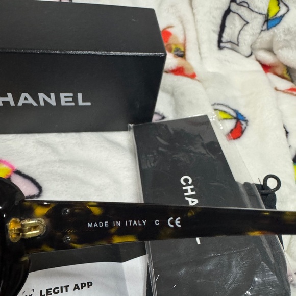 CHANEL Black Tortoise Designer Sunglasses main image 11